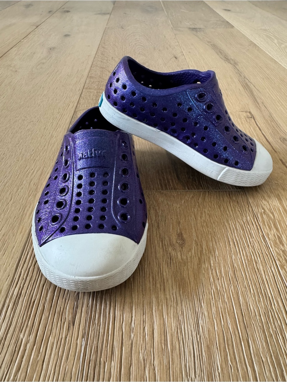 Native Kids Slip-On Jefferson in Shimmery Purple Beetle